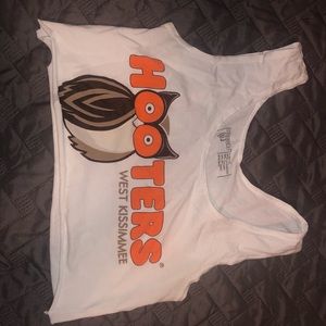 Hooters crop